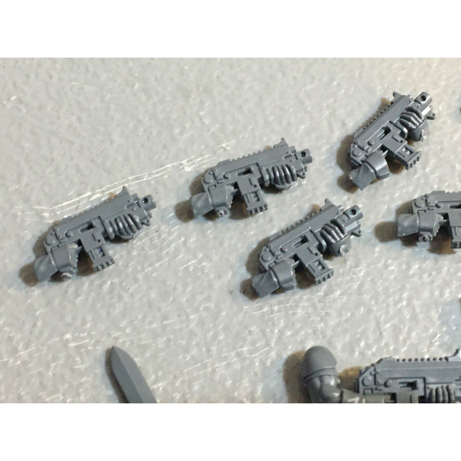 A29481 WARHAMMER 40K SPACE MARINES BLACK TEMPLARS BITS LOT BOLTER SWORD ARM GW