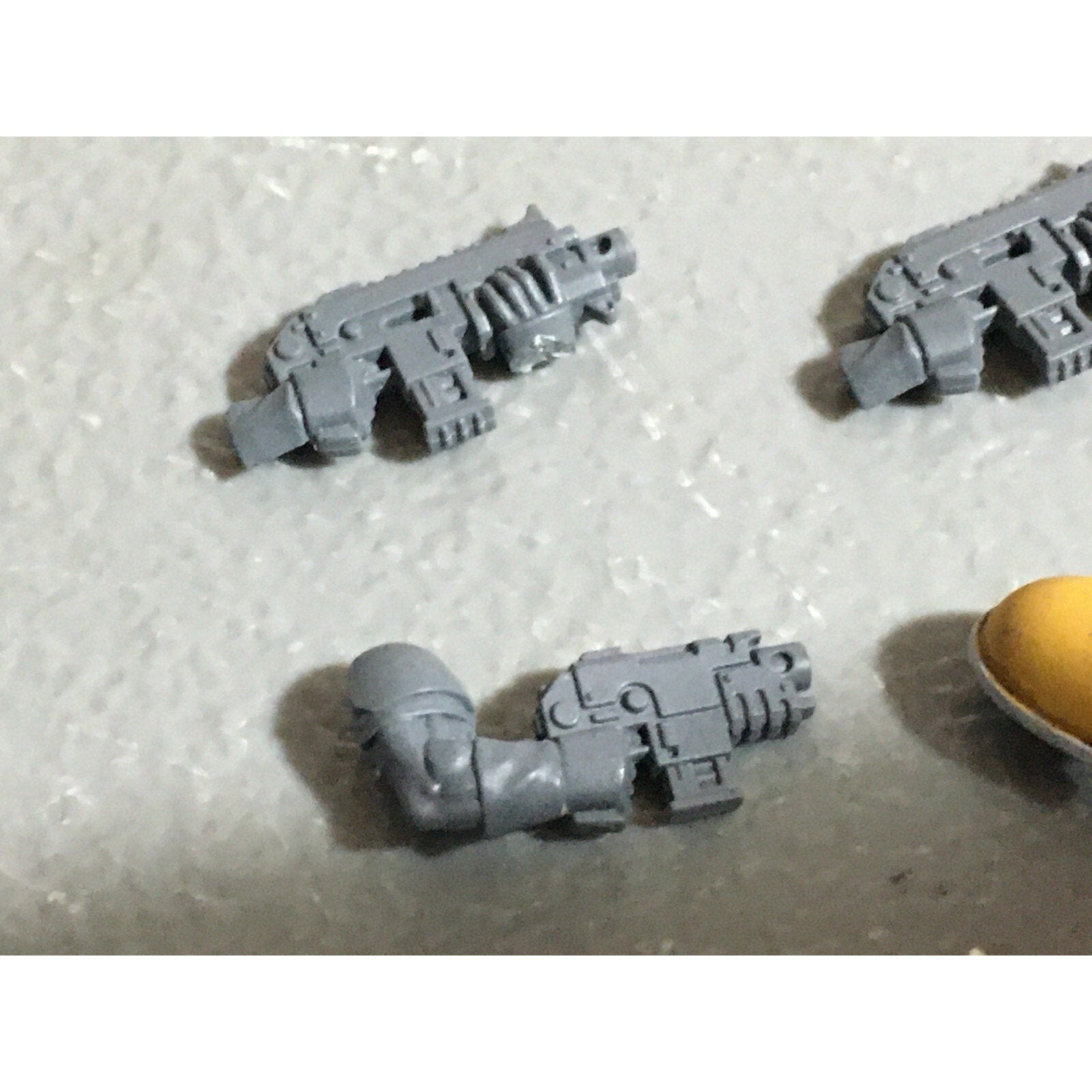 A22267 WARHAMMER 40K SPACE MARINES BITS LOT BOLTERS ARMS GAMES WORKSHOP GW