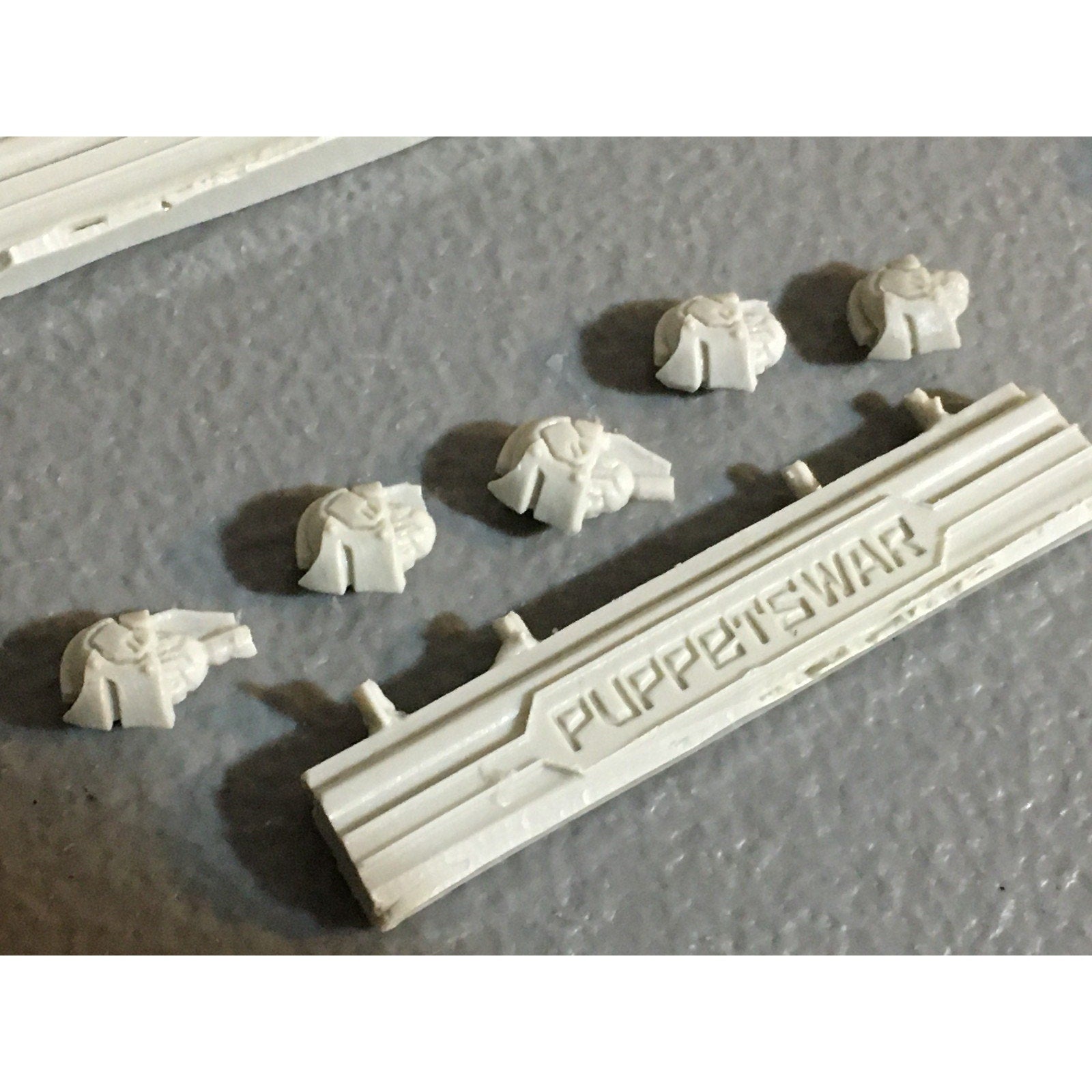 A32538 PUPPETSWAR MINIATURES PLASTIC FANTASY KNIGHTS HEADS BITS PACK LOT