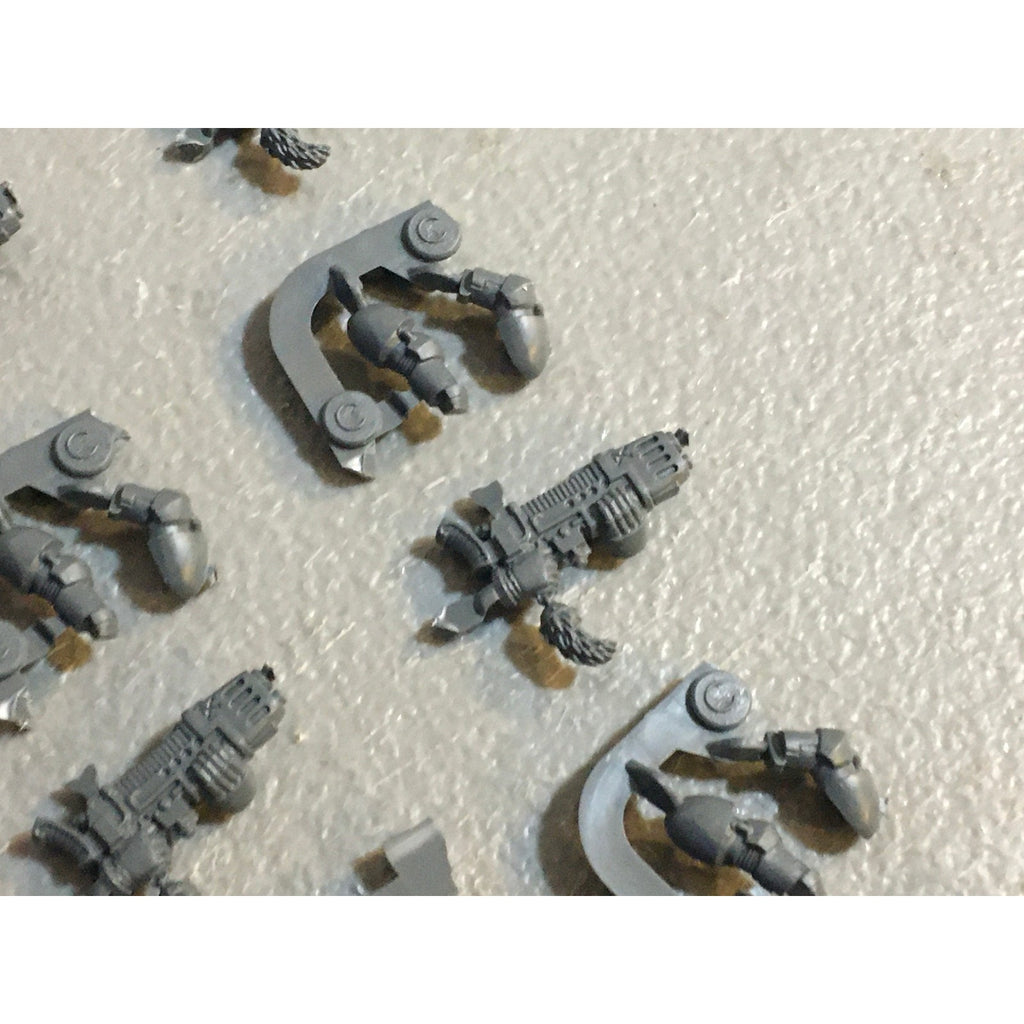 A29732 WARHAMMER 40K SPACE MARINES WOLVES BITS LOT PLAMSA GUNS W ARMS GW