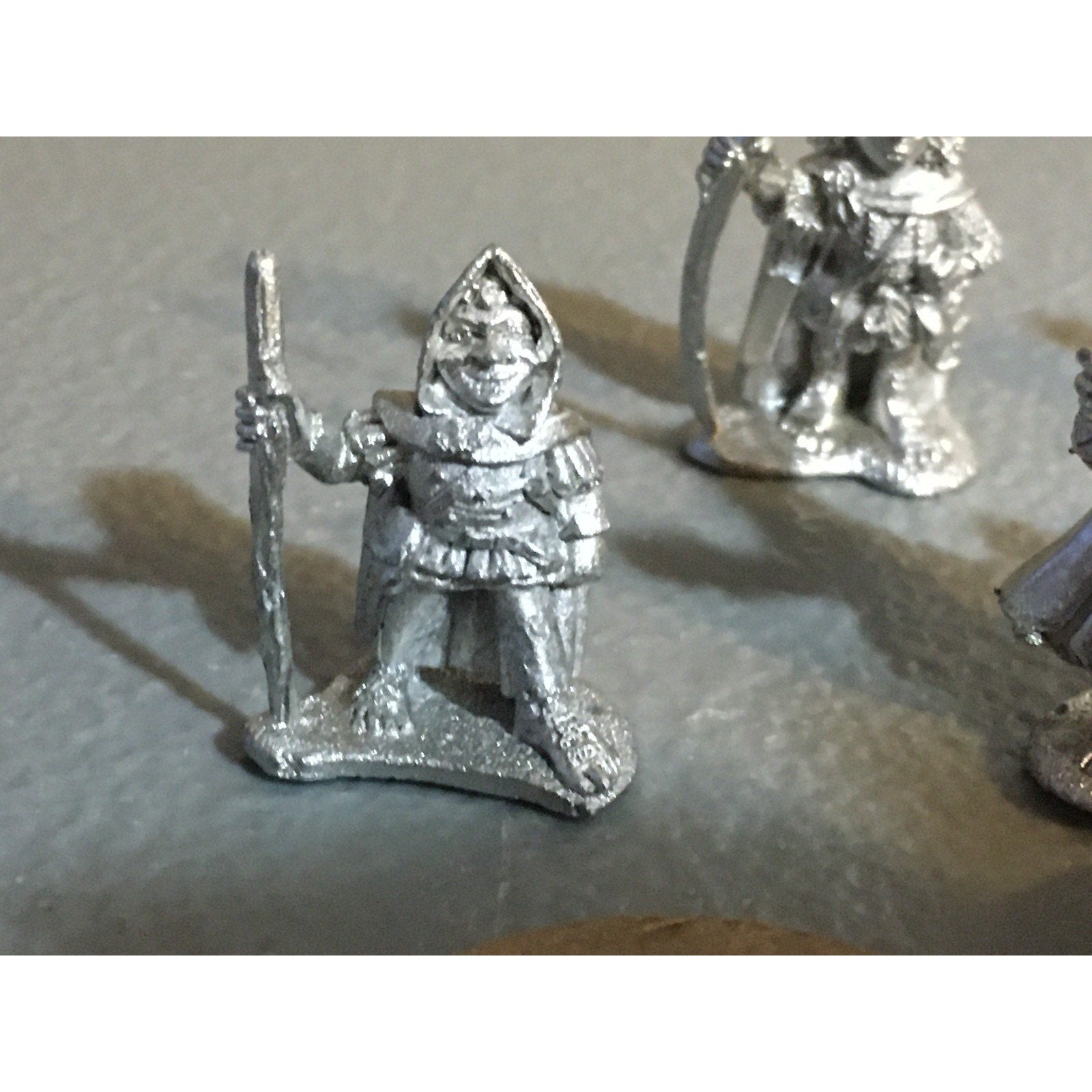 A32706 ALTERNATIVE ARMIES METAL MINIATURES CA2 HALFLING WALKING PARTY