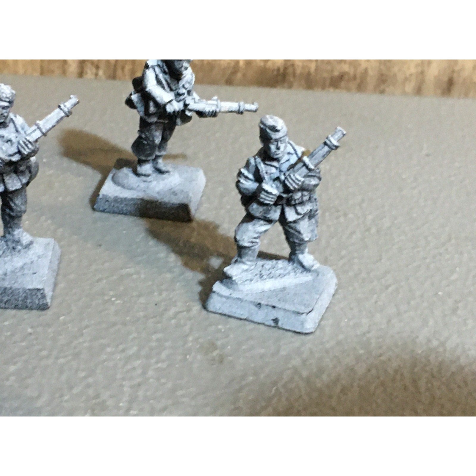 A30869 UNKNOWN METAL MINIATURES SOLDIERS INFANTRY WWII? WWI? TABLE TOP WAR GAMES