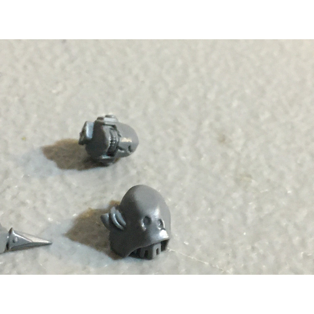 A31438 WARHAMMER 40K DEATH GUARD BITS LOT HEAD MUTATED SPIKE GW CHAOS MARINES