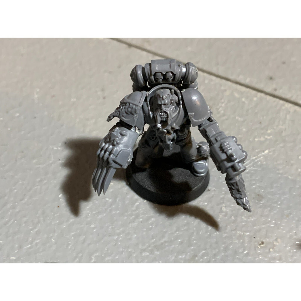 A23308 WARHAMMER 40K SPACE MARINES SPACE WOLVES BITS LOT INC ARMS HEADS SHOULDER