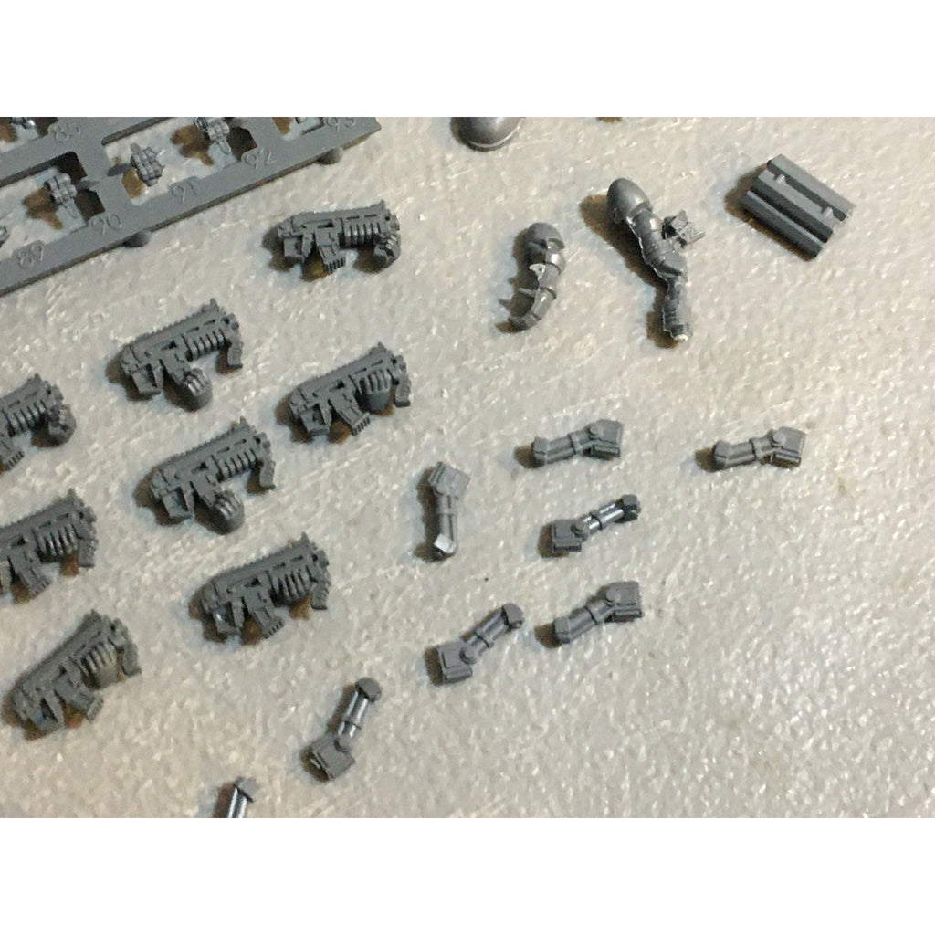 A29490 WARHAMMER 40K SPACE MARINES DARK ANGELS BITS LOT GRENADES BOLTERS GW