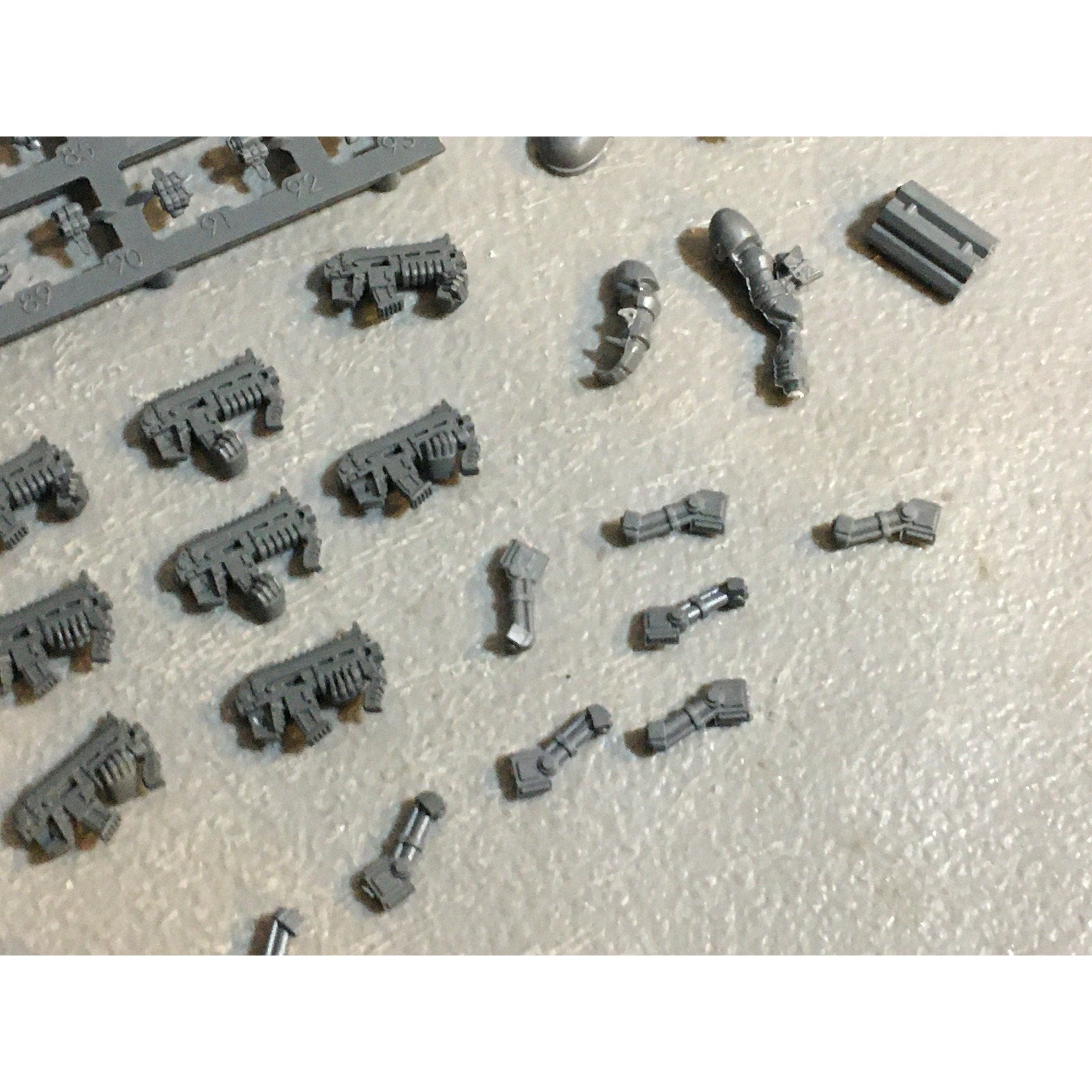 A29490 WARHAMMER 40K SPACE MARINES DARK ANGELS BITS LOT GRENADES BOLTERS GW