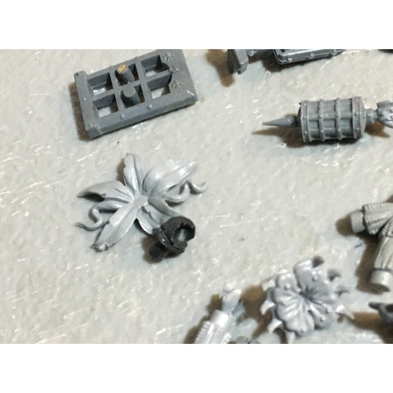 A23492 WARHAMMER FANTASY 40K TERRAIN BITS LOT GRAVE PLANT BASING GAMES WORKSHOP