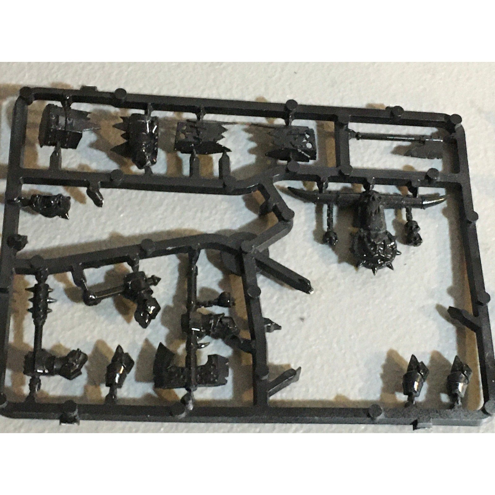 A33617 WARHAMMER FANTASY ORCS & GOBLINS BITS LOT ON SPRUE BLACK ORC GW