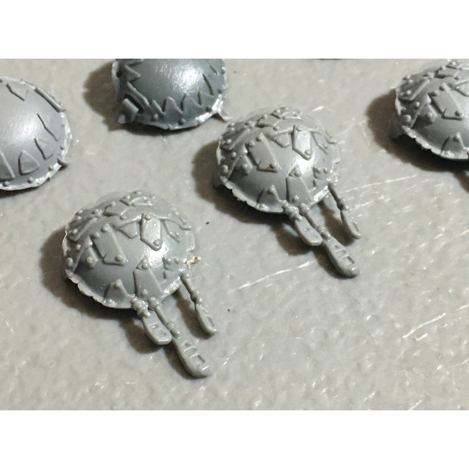 A22583 WARHAMMER FANTASY OGRE KINGDOMS BITS LOT GUT PLATES GAMES WORKSHOP GW
