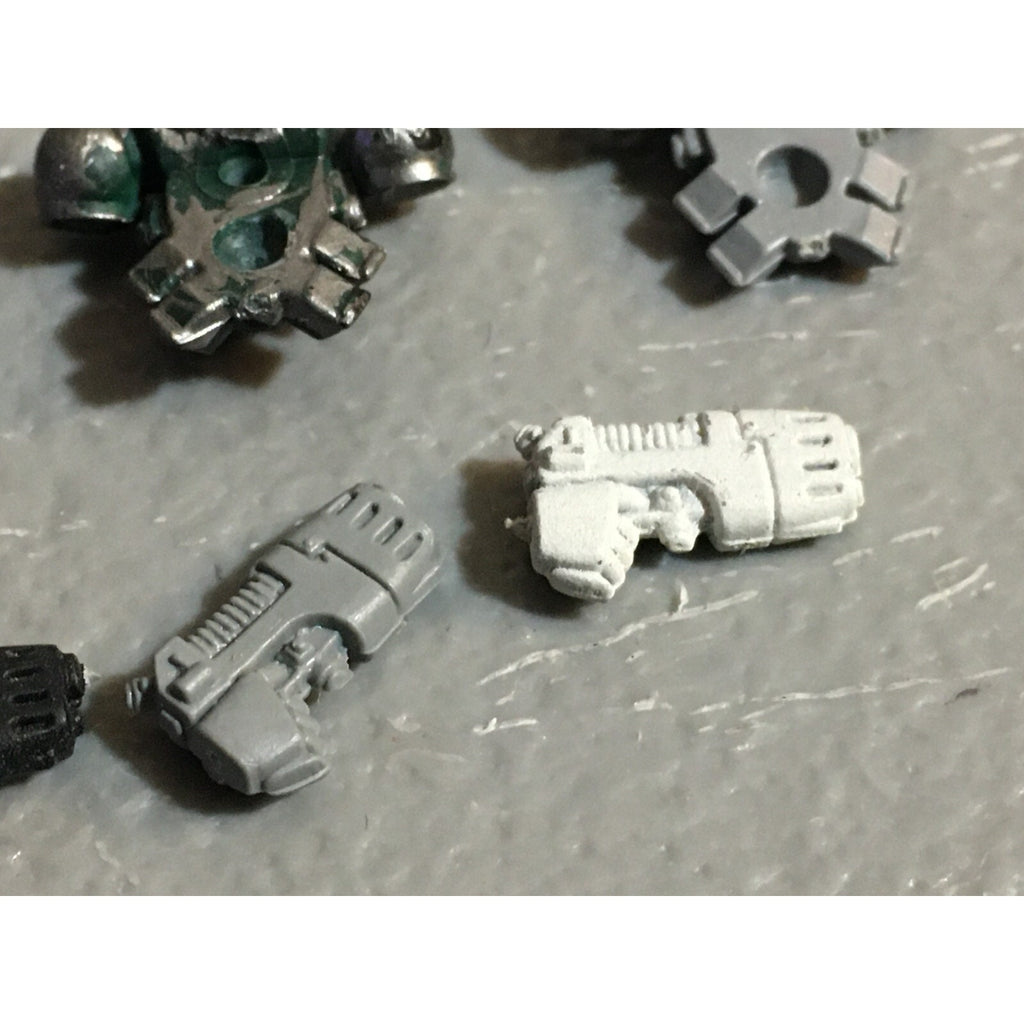 A22999 WARHAMMER 40K SPACE MARINES BITS LOT HEADS PLASMA PISTOLS BACKPACKS GW