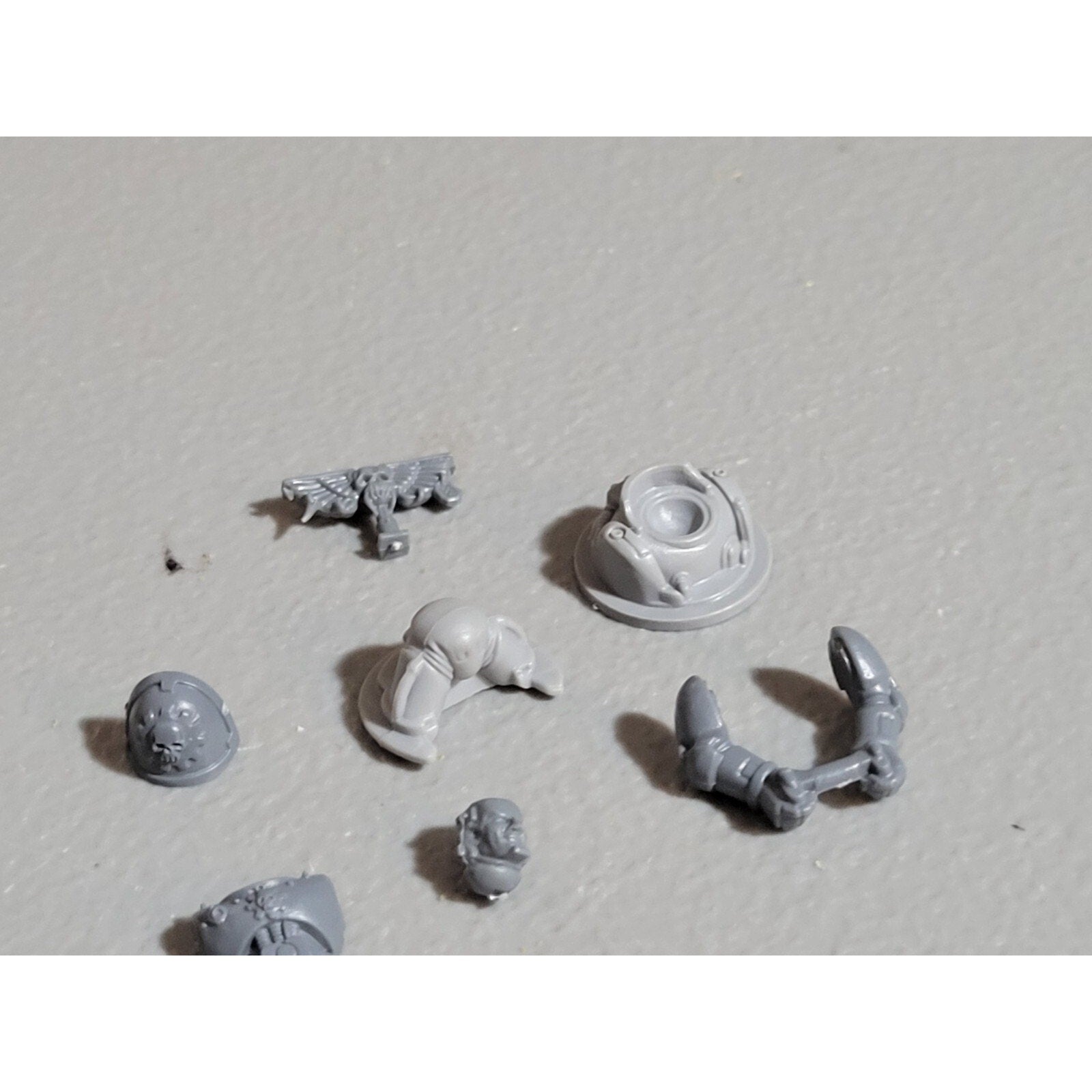 A17961 WARHAMMER 40K CHAOS SPACE MARINES TANK GUNNER BITS LOT