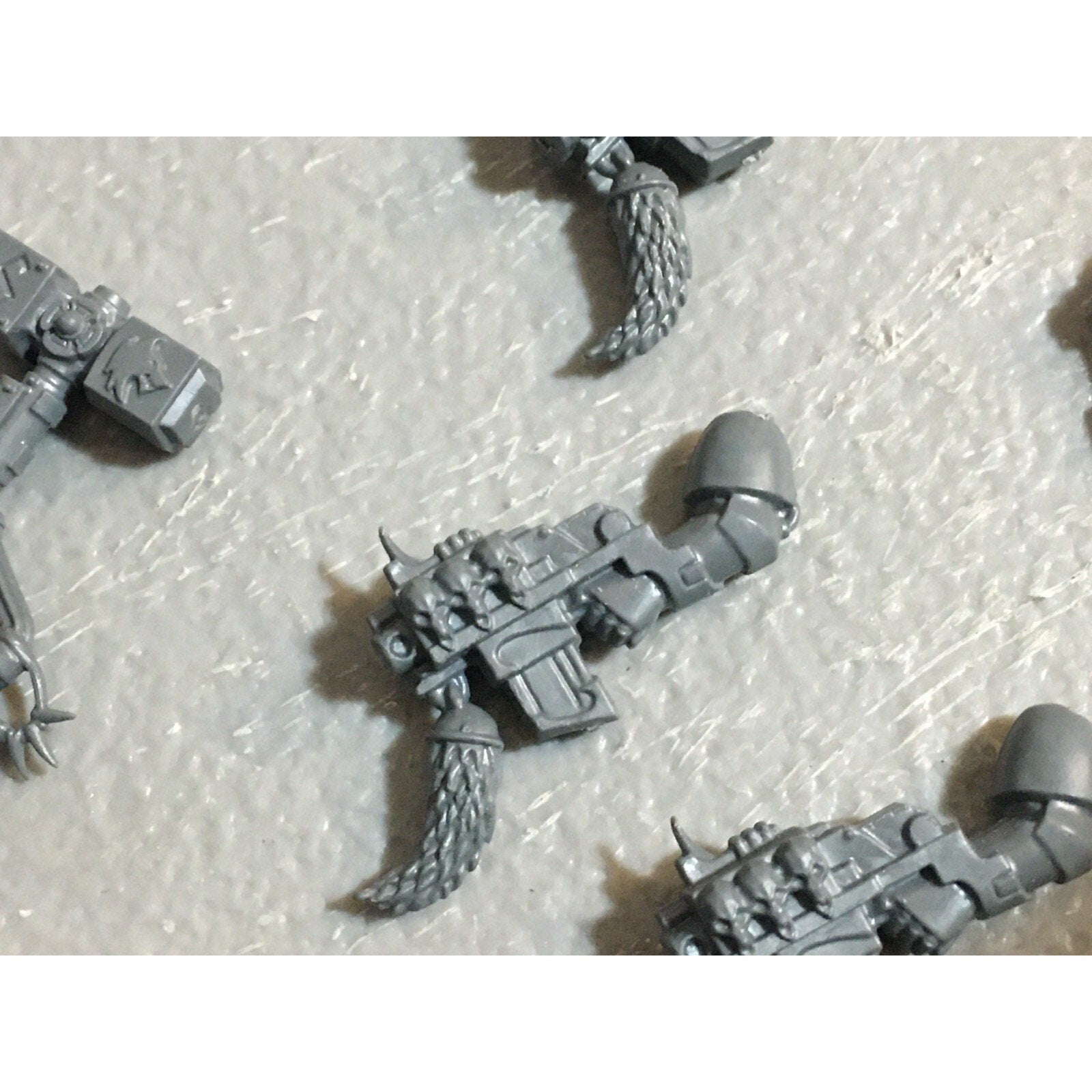 A22994 WARHAMMER 40K SPACE MARINES WOLVES BITS LOT MIXED STORM THUNDER GW