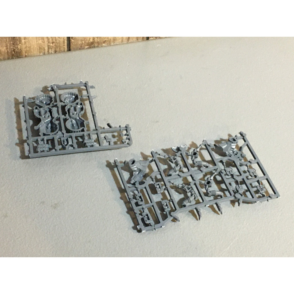 A29498 WARHAMMER 40K SPACE MARINES DARK ANGELS BITS ON SPRUE LOT RAVENWING GW