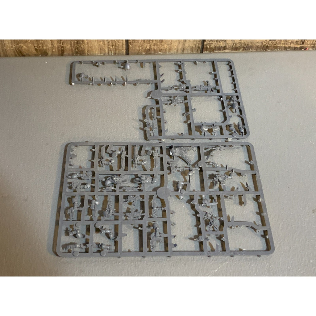 A28640 WARHAMMER 40K MARINES SPACE WOLVES FIRSTBORN HEADS ARMS BITS LO ...