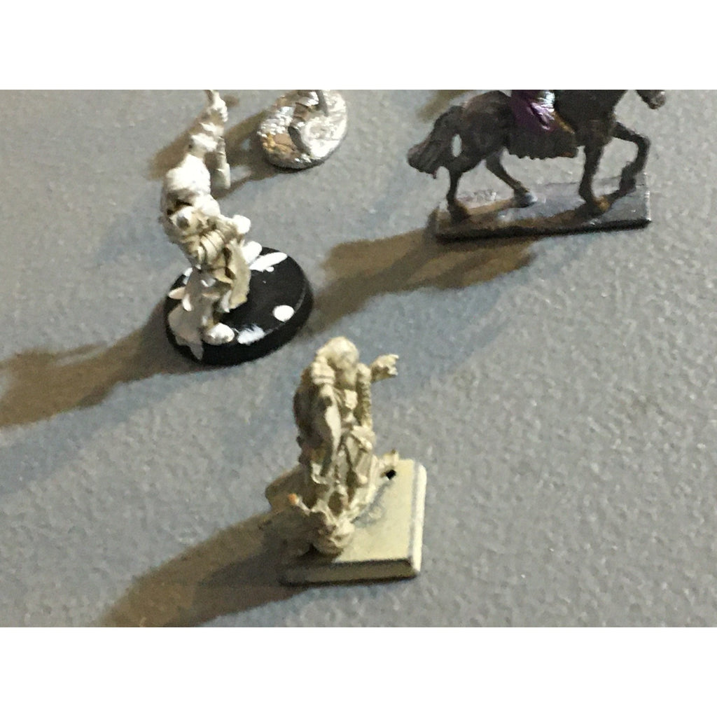 A34033 UNKNOWN METAL MINIATURES FANTASY MIXED LOT HUMAN KNIGHT PRIEST TABLETOP