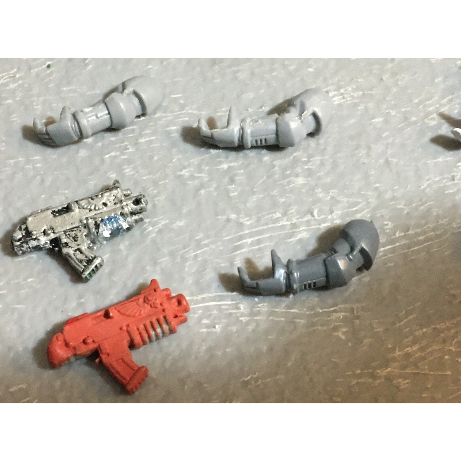 A22968 WARHAMMER 40K SPACE MARINES BITS LOT ARMS BOLTERS GAMES WORKSHOP GW