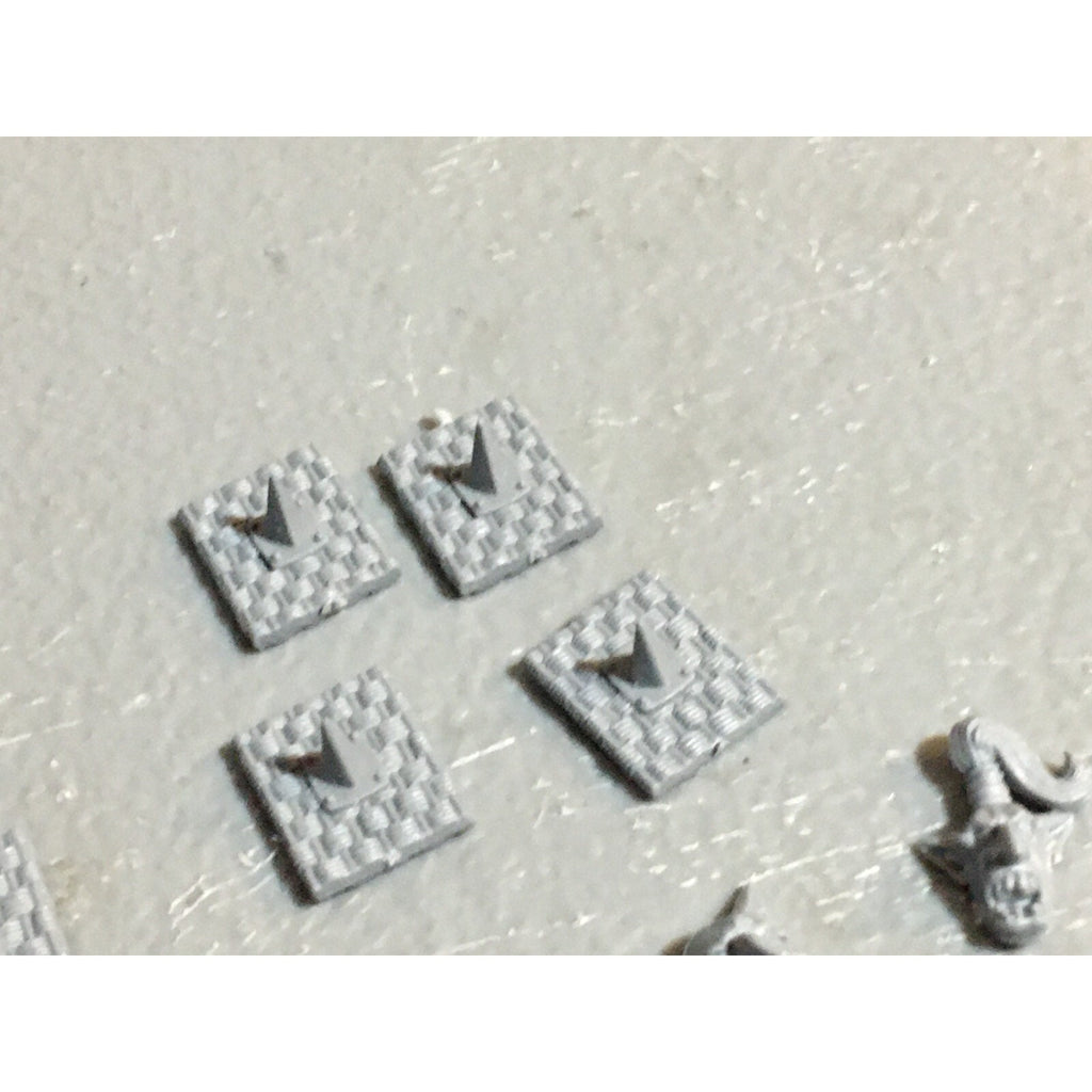 A23395 WARHAMMER FANTASY ORCS & GOBLINS BITS LOT GOBLIN SHIELDS HEADS GW