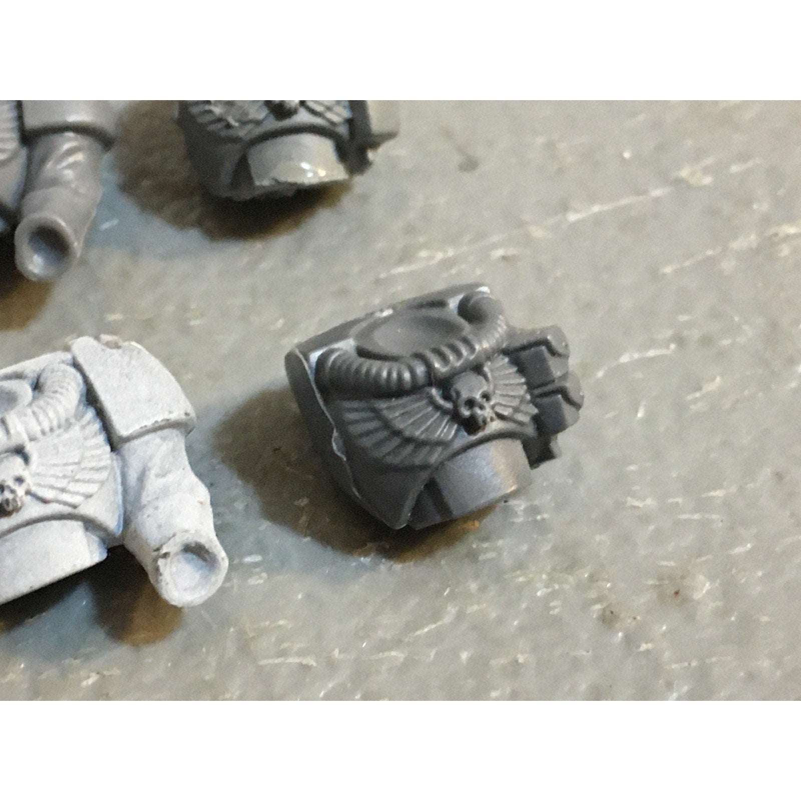 A33846 WARHAMMER 40K SPACE MARINES BITS LOT SCOUTS TORSO CHEST GW