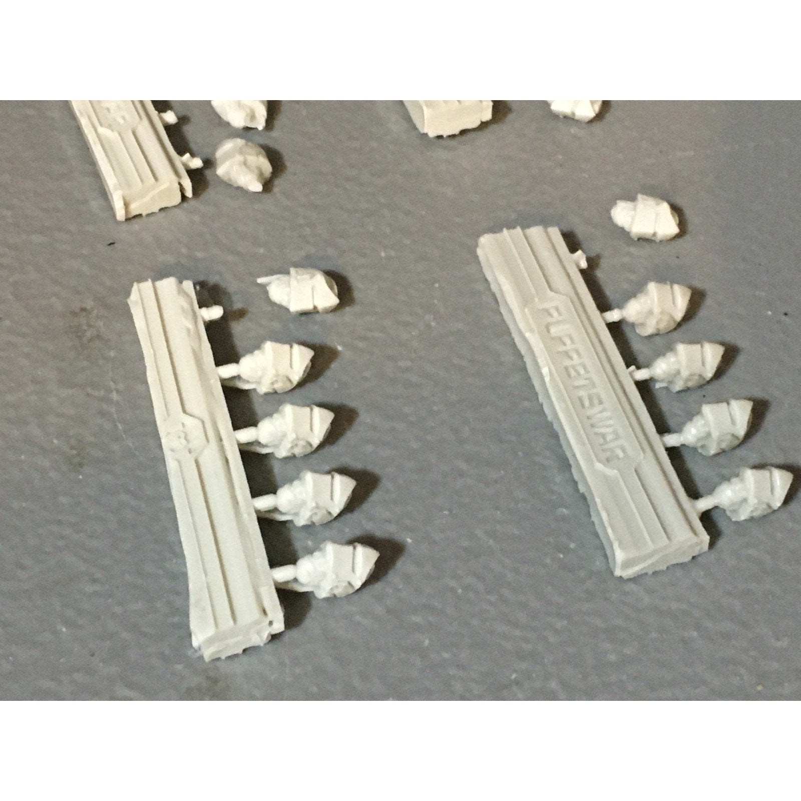 A32538 PUPPETSWAR MINIATURES PLASTIC FANTASY KNIGHTS HEADS BITS PACK LOT