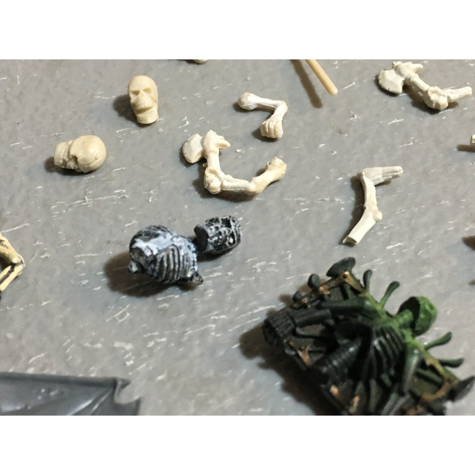 A23461 WARHAMMER FANTASY VAMPIRE COUNTS UNDEAD BITS LOT OLD SKELETONS GW