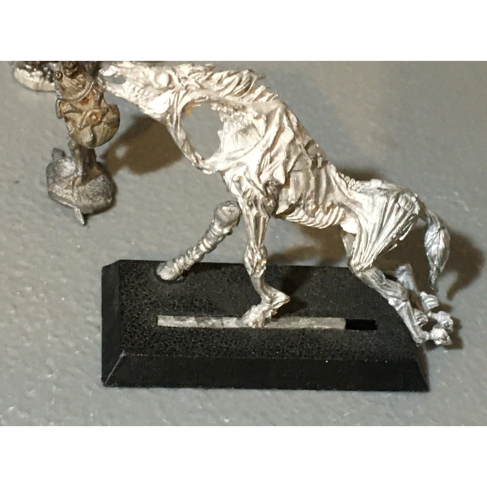 A32508 UNKNOWN METAL MINIATURES LOT UNDEAD SKELETON WARRIOR HORSE