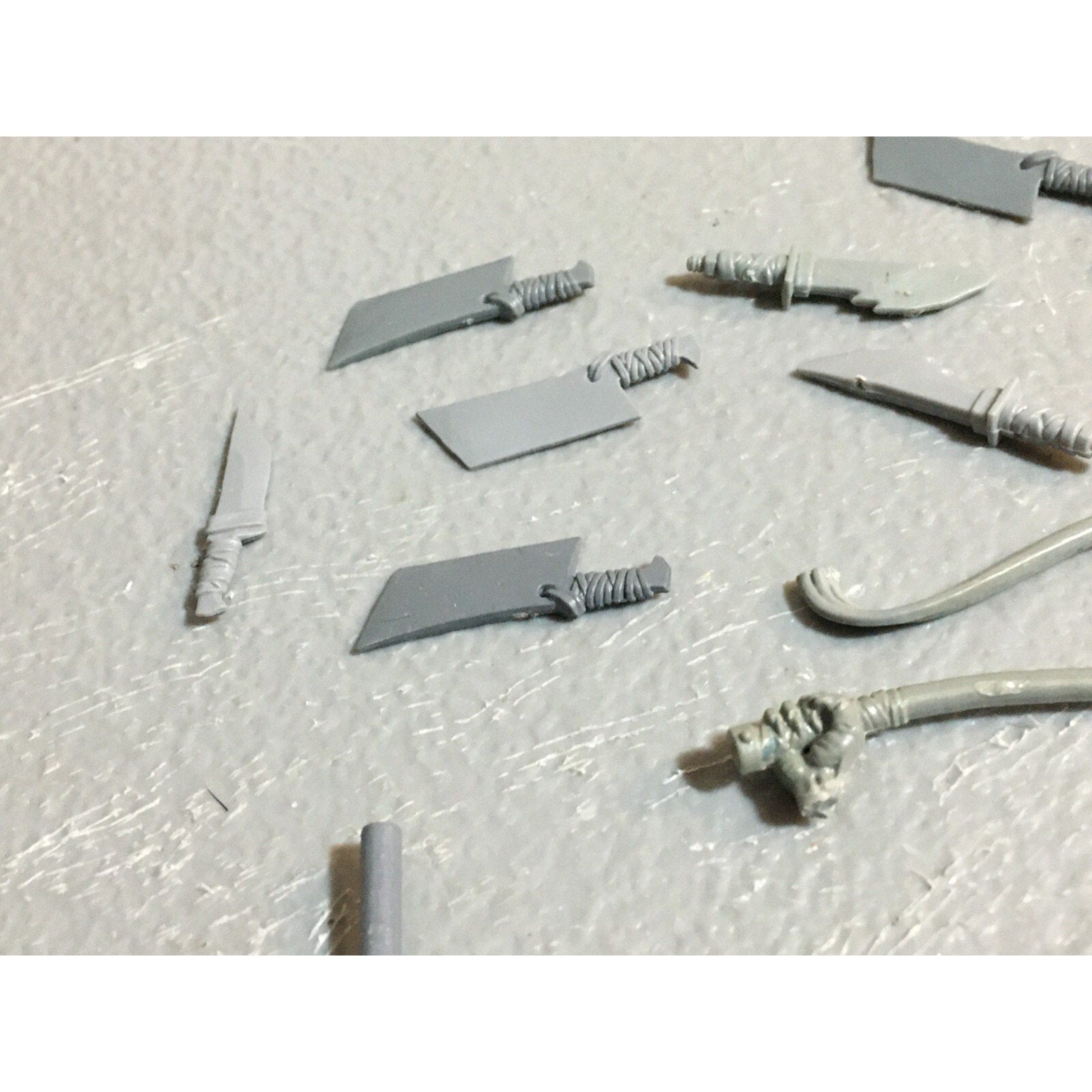 A23434 WARHAMMER FANTASY ORCS & GOBLINS BITS LOT MIXED ARM BANNER KNIFE GW