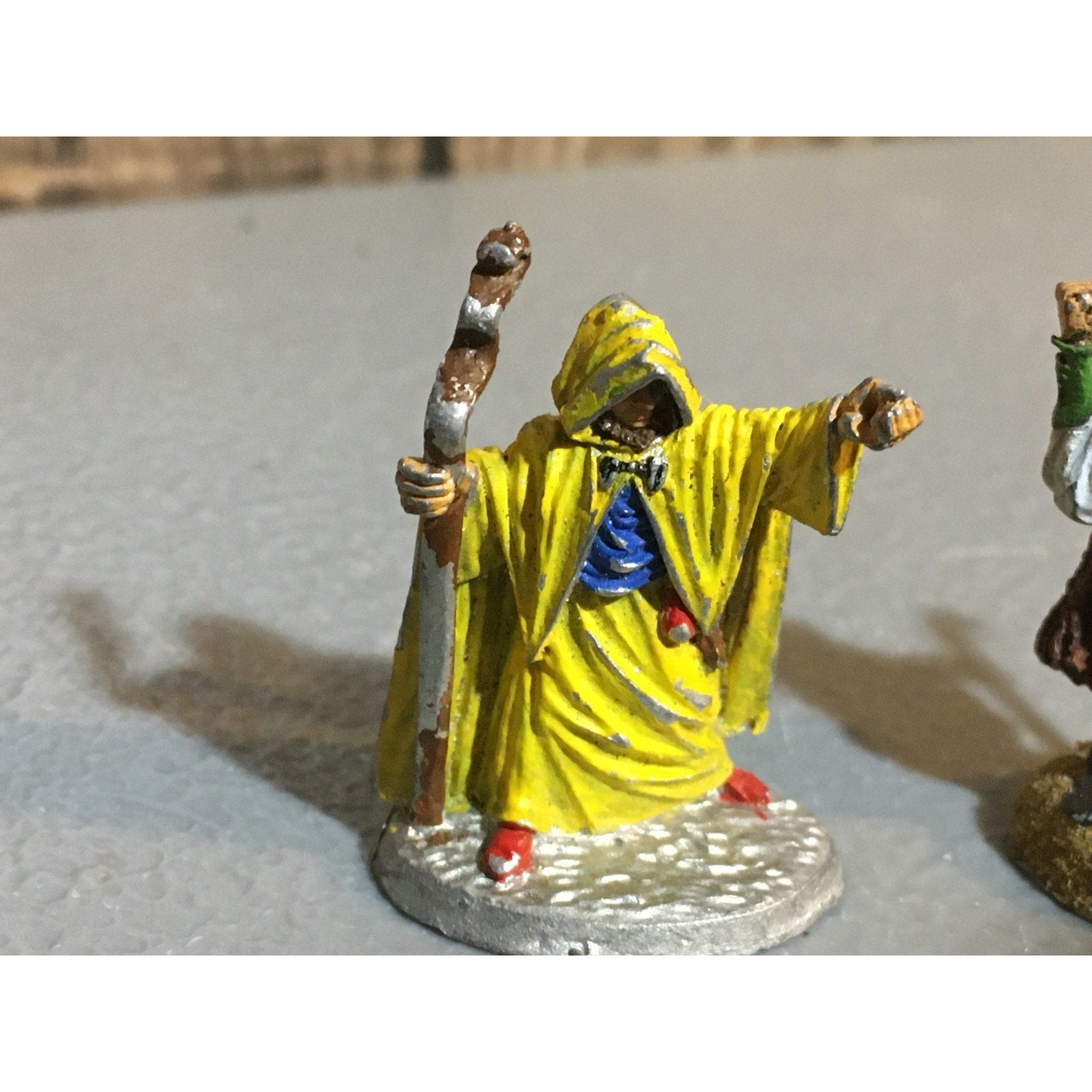 A24864 UNBRANDED METAL TABLETOP OLD OOP D&D FANTASY MAGES WIZARDS MINIATURES