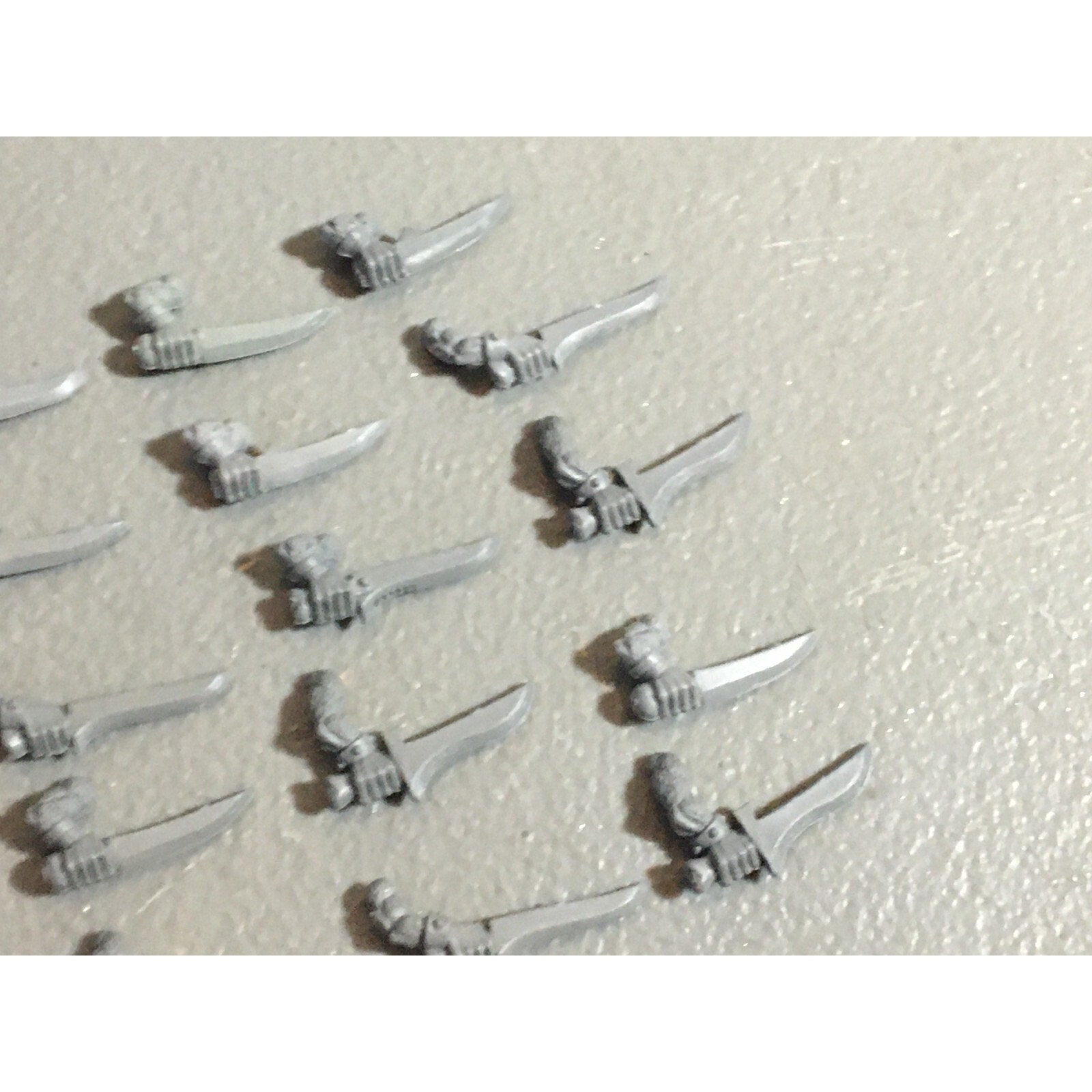 A22300 WARHAMMER FANTASY SKAVEN BITS LOT SWORD ARMS GAMES WORKSHOP GW