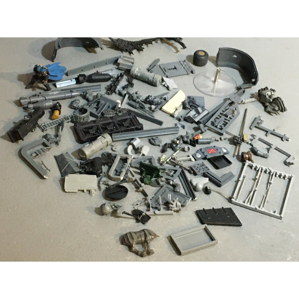 A29636 WARGAMING RANDOM MIXED BITS LOT SOME TERRAIN UNKNOWN PLASTIC