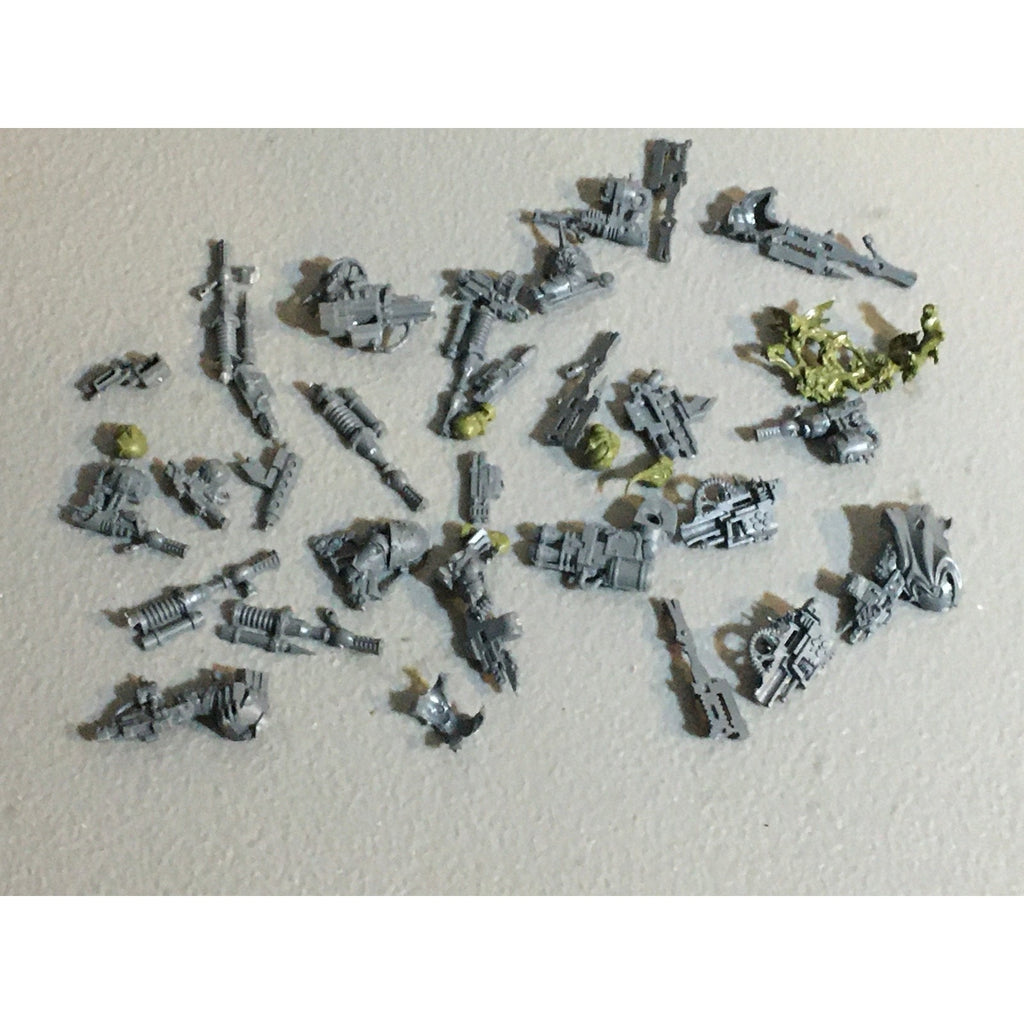 A31470 WARHAMMER 40K CHAOS DEATH GUARD NURGLE PLAGUE MARINES BITS LOT GW