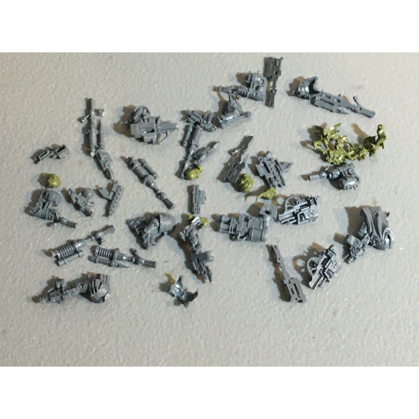 A31470 WARHAMMER 40K CHAOS DEATH GUARD NURGLE PLAGUE MARINES BITS LOT GW