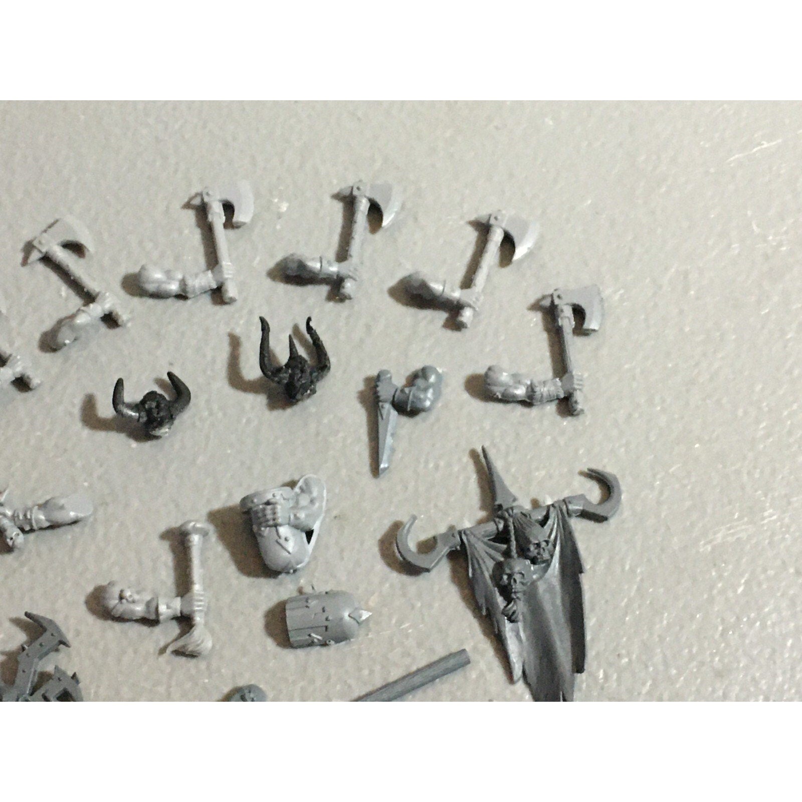 A22185 WARHAMMER FANTASY CHAOS MORTALS BITS LOT MIXED MARAUDER COMMAND & ARMS GW