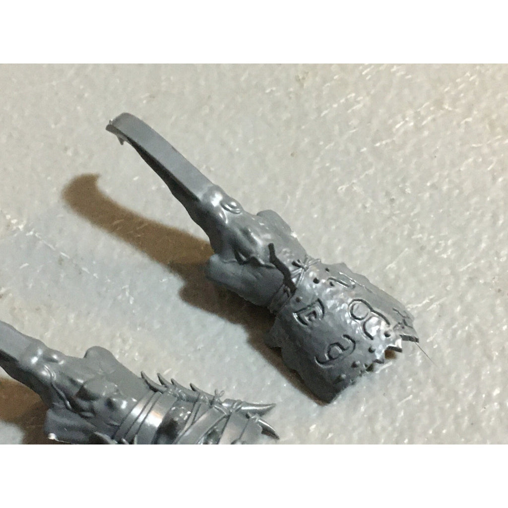 A23221 WARHAMMER FANTASY CHAOS BEASTMEN BITS LOT CYGOR HANDS HEAD GW