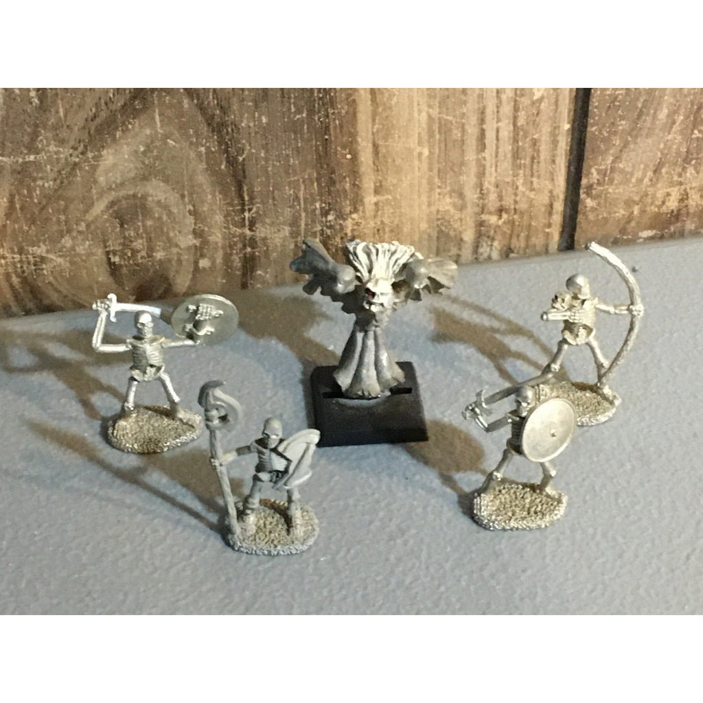 A32570 UNKNOWN MINIATURES METAL MINIATURES LOT SKELETON 4 PK + WRAITH