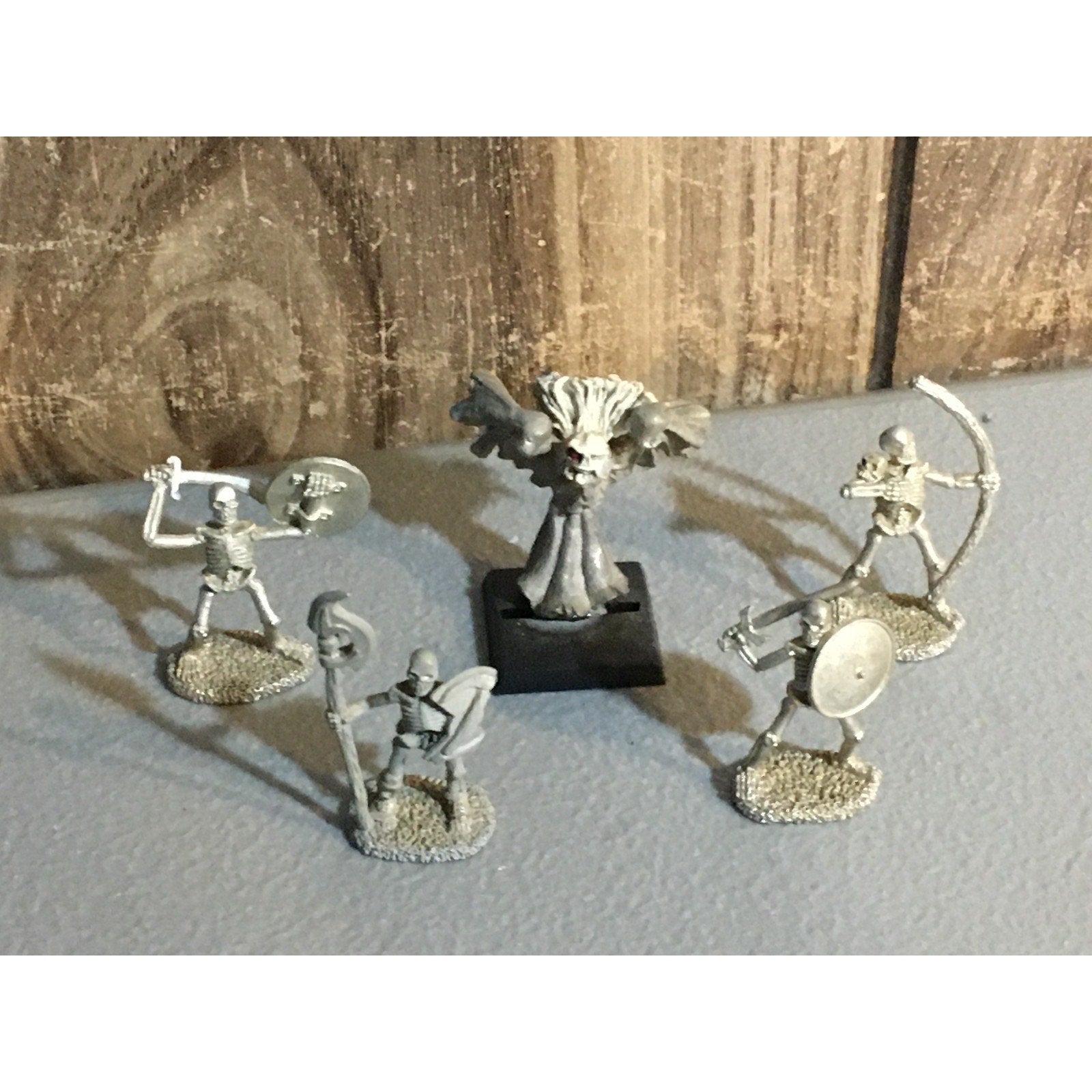 A32570 UNKNOWN MINIATURES METAL MINIATURES LOT SKELETON 4 PK + WRAITH