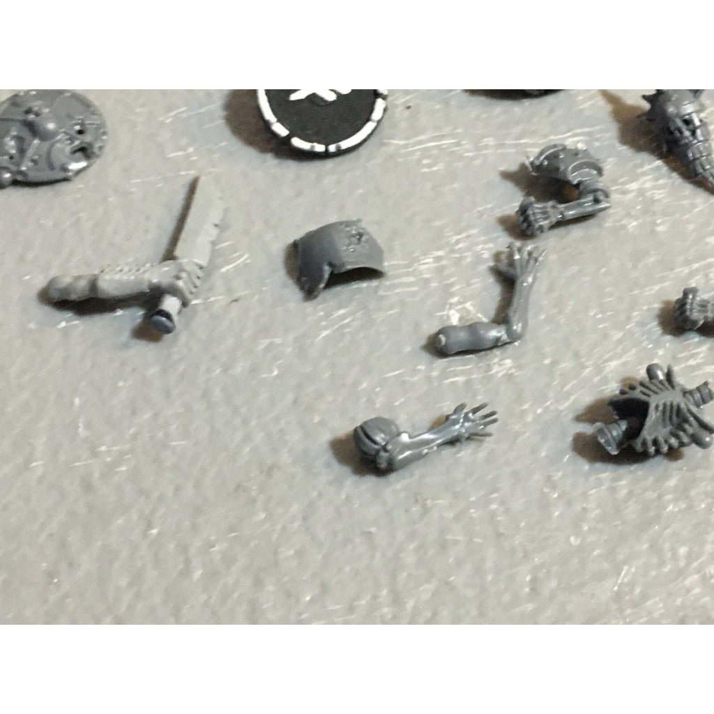 A23230 WARHAMMER FANTASY UNDEAD VAMPIRE COUNTS BITS LOT SKELETON SHIELD HEADS GW