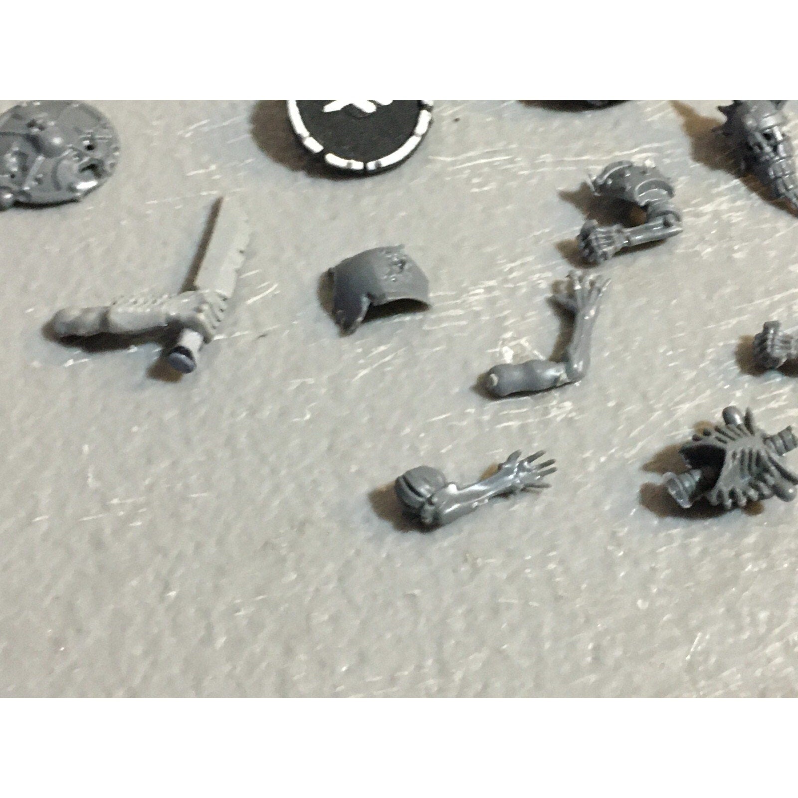 A23230 WARHAMMER FANTASY UNDEAD VAMPIRE COUNTS BITS LOT SKELETON SHIELD HEADS GW