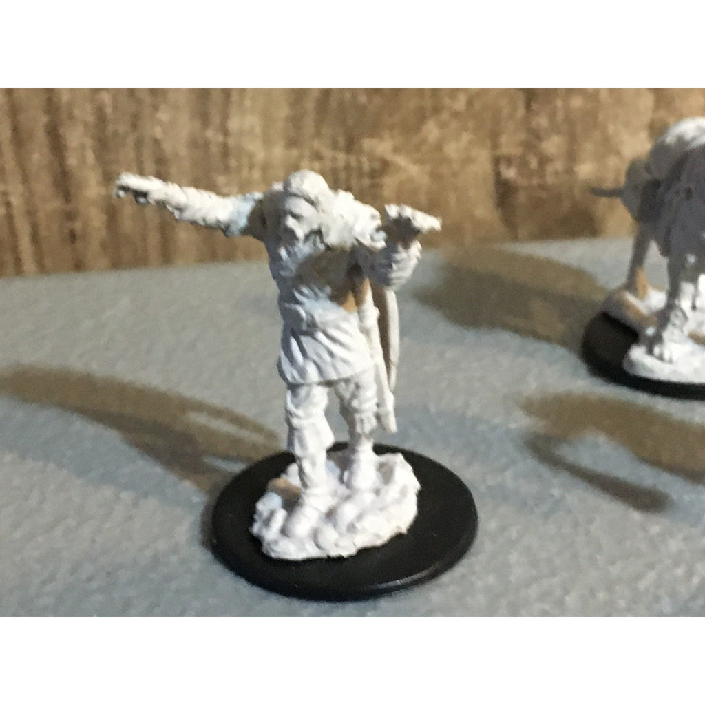 A30067 WIZARDS MINIATURES D&D DUNGEONS & DRAGONS MIXED CIVILANS TOWNSFOLK