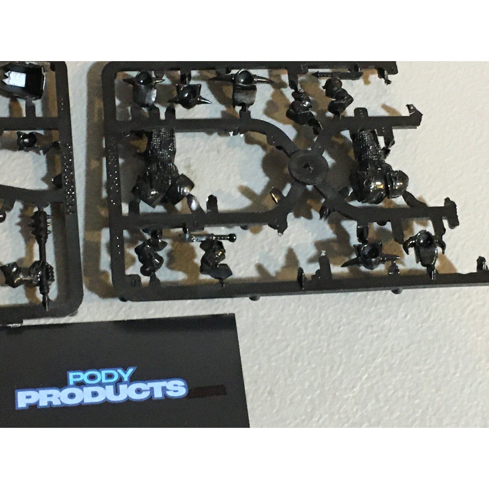 A33617 WARHAMMER FANTASY ORCS & GOBLINS BITS LOT ON SPRUE BLACK ORC GW