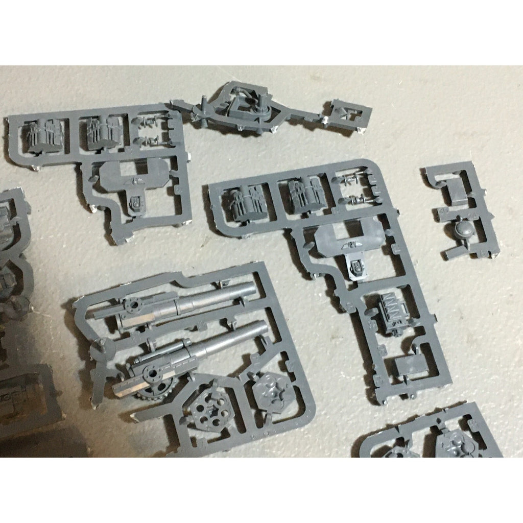 A20991 WARHAMMER 40K ASTRA IMPERIAL GUARD BITS ON SPRUE LOT SCIONS ARTILLERY