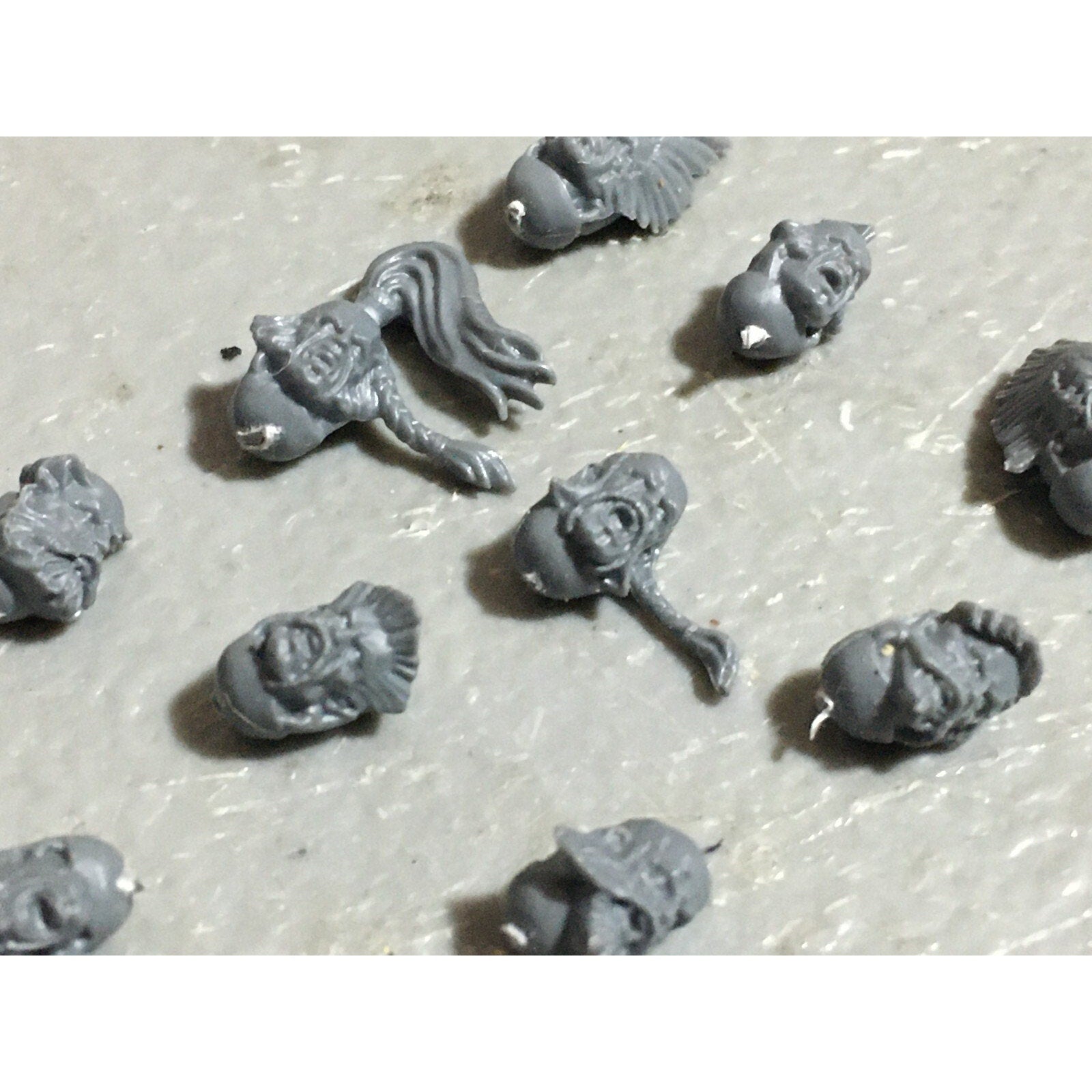 A22554 WARHAMMER 40K SPACE MARINES WOLVES BITS LOT HEADS SCOUT BROTHER GW