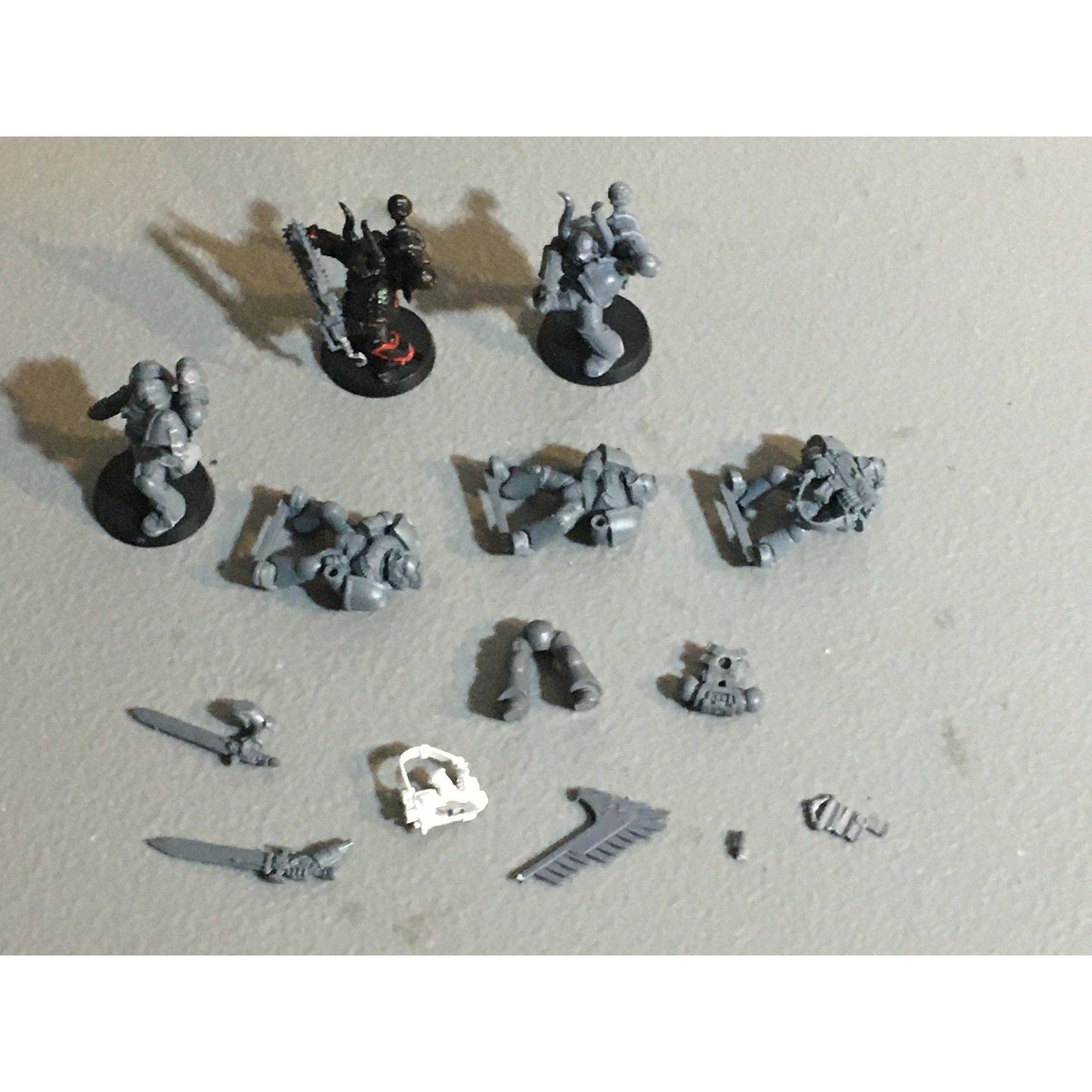 A31130 WARHAMMER 40K SPACE MARINES MIXED LOT INCOMPLETE & BITS + CHAOS