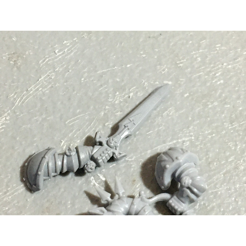 A22251 WARHAMMER FANTASY CHAOS MORTALS BITS LOT WARRIORS KNIGHTS WEAPONS GW OOP