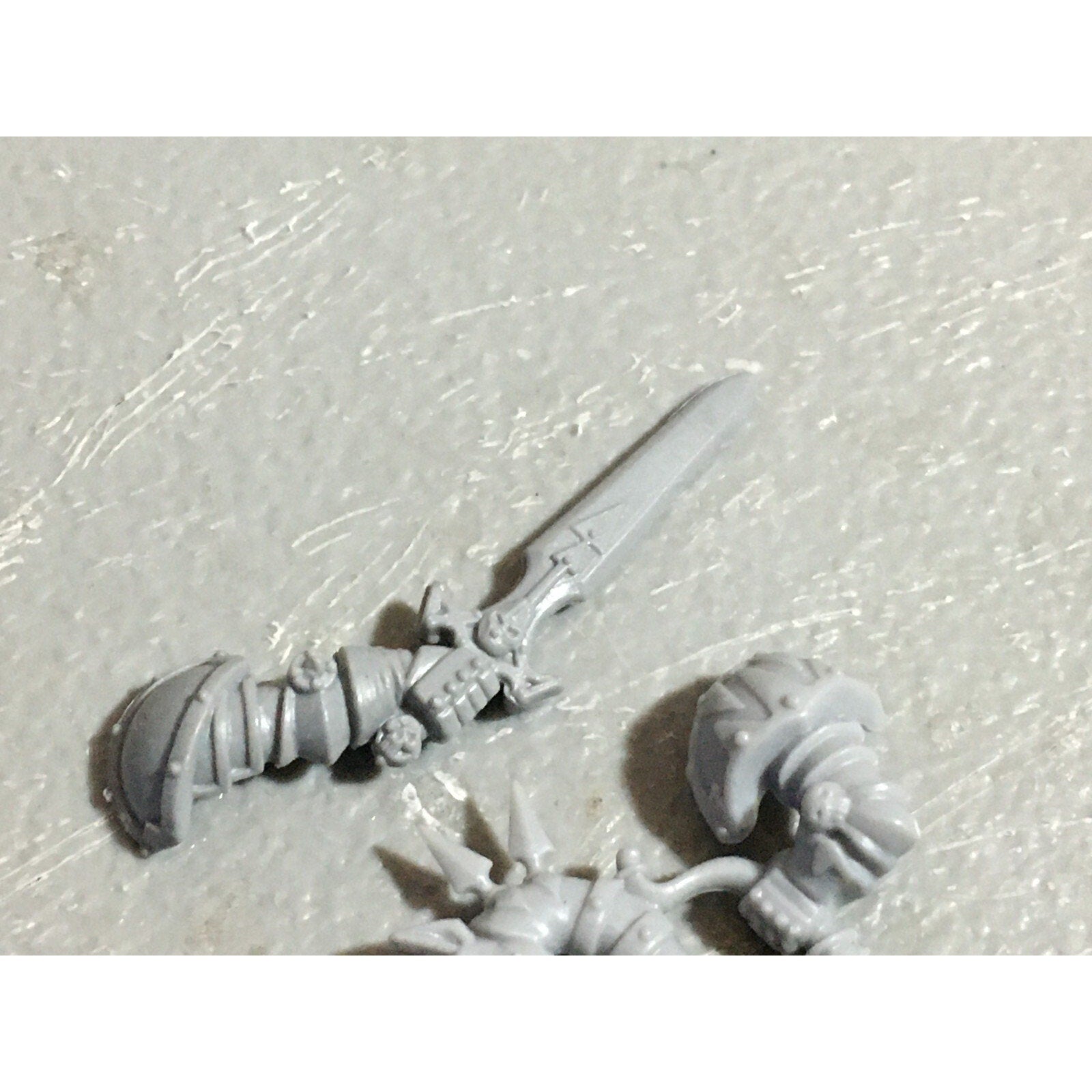 A22251 WARHAMMER FANTASY CHAOS MORTALS BITS LOT WARRIORS KNIGHTS WEAPONS GW OOP