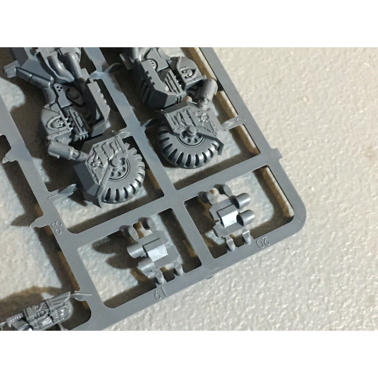 A29496 WARHAMMER 40K SPACE MARINES DARK ANGELS BITS ON SPRUE LOT RAVENWING GW