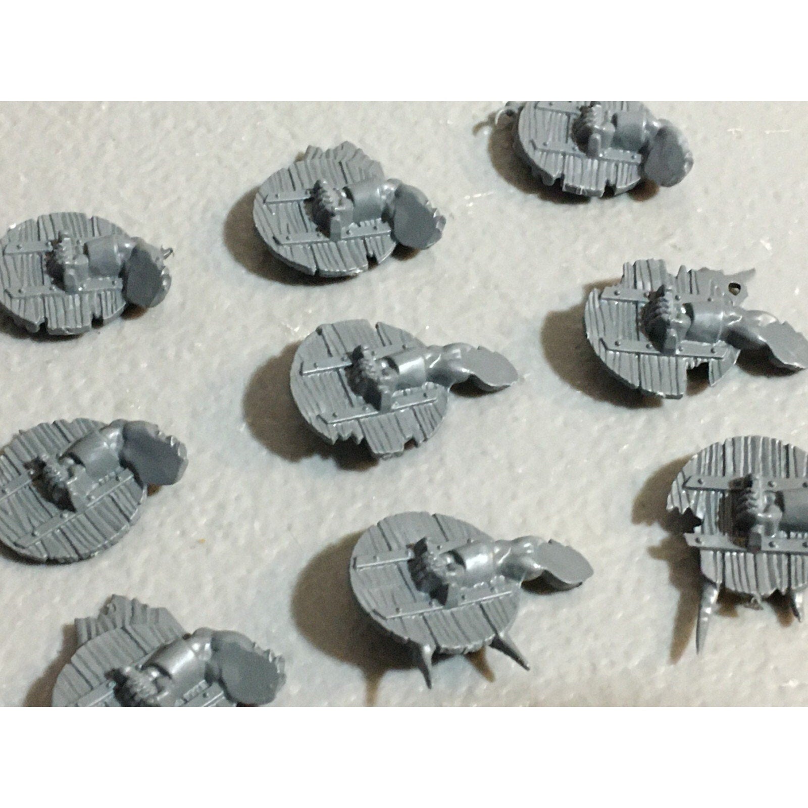 A23096 WARHAMMER FANTASY CHAOS BEASTMEN BITS LOT GOR SHIELDS GAMES WORKSHOP