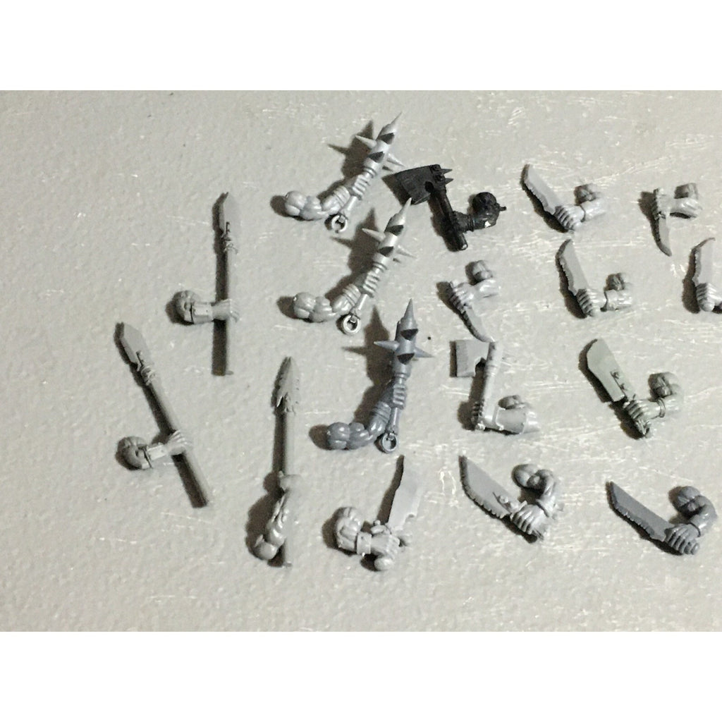 A22612 WARHAMMER FANTASY ORCS & GOBLINS BITS LOT ORC BOYZ HAND WEAPONS & SPEARS
