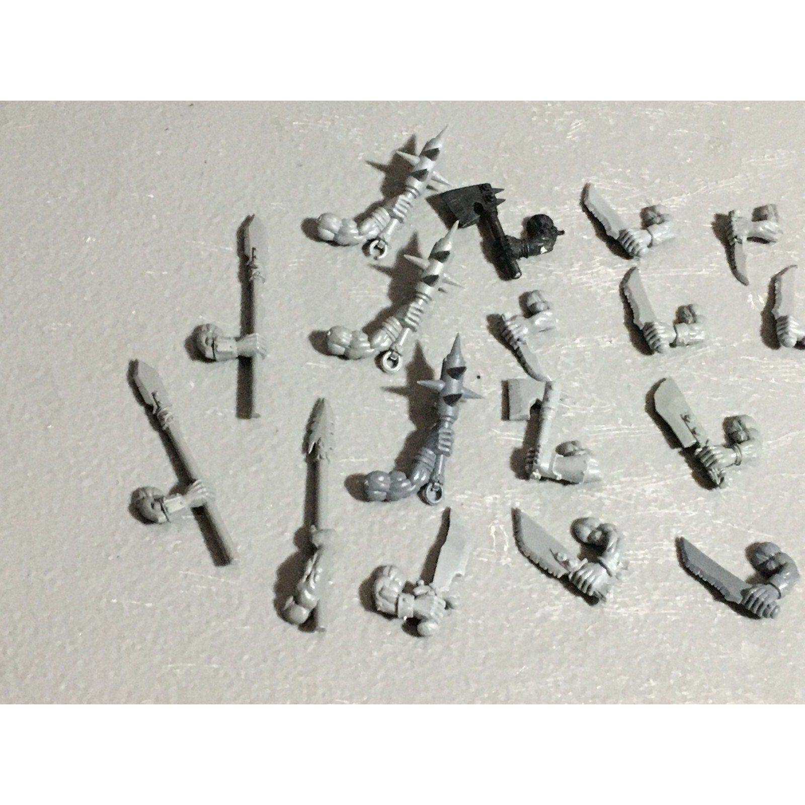 A22612 WARHAMMER FANTASY ORCS & GOBLINS BITS LOT ORC BOYZ HAND WEAPONS & SPEARS