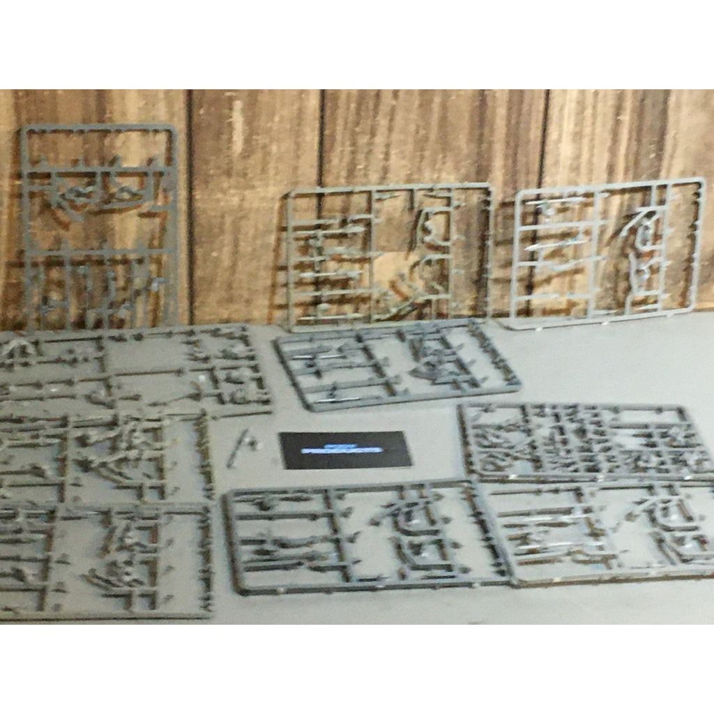 A33696 WARHAMMER FANTASY ORCS & GOBLINS BITS ON SPRUE LOT ORC BOYZ GW