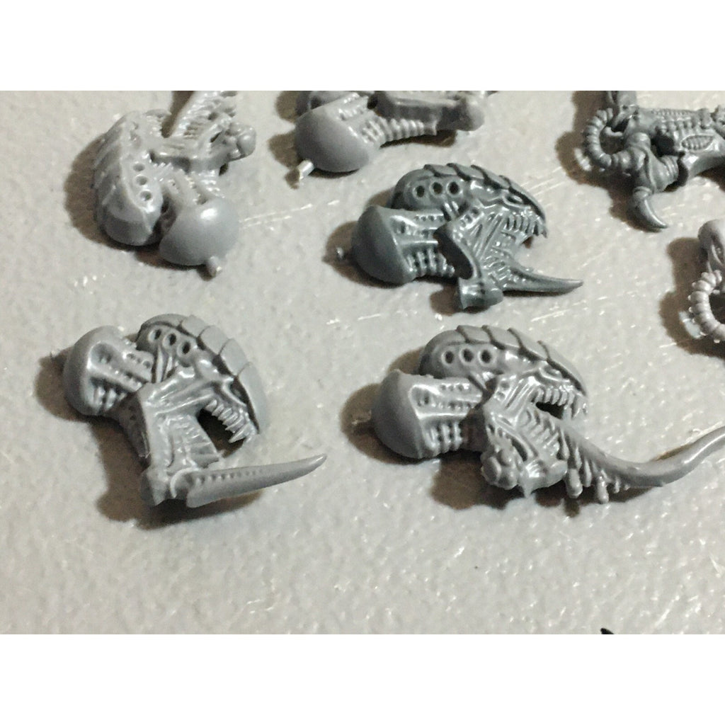 A22315 WARHAMMER 40K TYRANIDS BITS LOT MIXED GAMES WORKSHOP GW